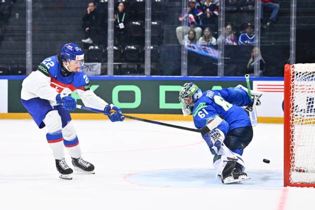 L-R Kristian Pospisil (SVK) and goalkeeper Lukas Horak (SLO) in action during the 2026 IIHF World Championship, WM, Weltmeisterschaft Group B, match Slovenia vs Slovakia, Fribourg, Switzerland, on May 19, 2026. (CTKxPhoto RadekxPetrasek) CTKPhotoP2026051909833  CTKPhotoP2026051909833