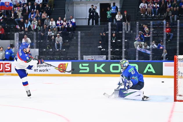 L-R Filip Mesar (SVK) and goalkeeper Lukas Horak (SLO) in action during the 2026 IIHF World Championship, WM, Weltmeisterschaft Group B, match Slovenia vs Slovakia, Fribourg, Switzerland, on May 19, 2026. (CTKxPhoto RadekxPetrasek) CTKPhotoP2026051909853  CTKPhotoP2026051909853