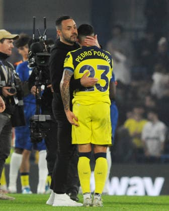 Football - 2025 2026 Premier League - Chelsea vs. Tottenham Hotspur - Stamford Bridge - Tuesday 19th May 2026 Tottenham care taker manager, Roberto De Zerbi consoles Pedro Porro of spurs at the final whistle, losing 2-1 