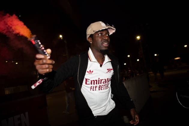 Fans of Arsenal celebrate as Arsenal are confirmed as Premier League champions following Manchester City s 1-1 draw against AFC Bournemouth Arsenal Fans Celebrate Premier League Title, Islington, London, UK - 19 05 2026 EDITORIAL USE ONLY No use with unauthorised audio, video, data, fixture lists, club league logos or live services. Online in-match use limited to 120 images, no video emulation. No use in betting, games or single club league player publications.  Copyright: xAnthonyxHanc Shutterstockx 16884298o