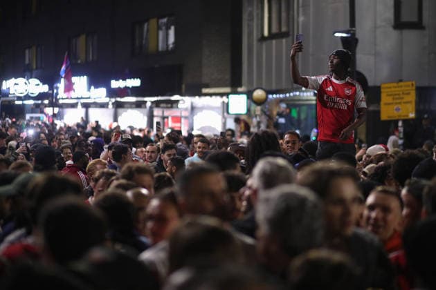 Arsenal-Fans feiern den Titel 19. Mai 2026 Londoner Szenen im Emirates-Stadion  Copyright: xMarkxLeechxOffside