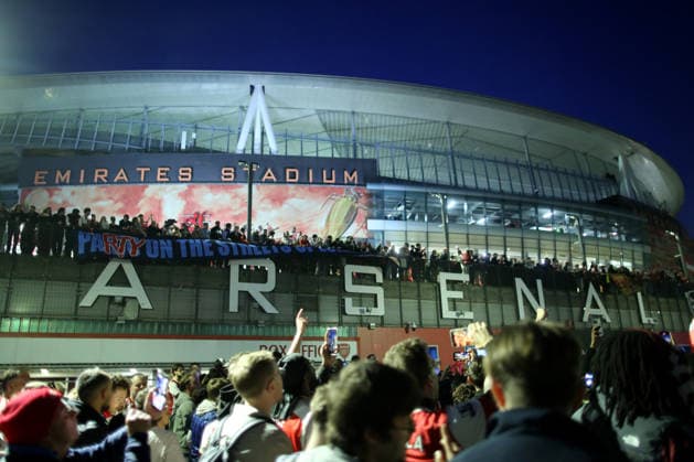Arsenal Fans Celebrate Title 19 May 2026 London - scenes at the Emirates Stadium as Arsenal fans gather to celebrate the winning of the Premier League - (Photo by Mark Leech). London UK *** Arsenal-Fans feiern den Titel 19. Mai 2026 Londoner Szenen im Emirates-Stadion  Copyright: xMarkxLeechxOffside