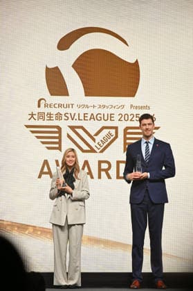 (L-R) Yoshino Sato (NEC), Dmitriy Muserskiy, MAY 19, 2026 - Volleyball : 2025-26 SV.LEAGUE Award in Tokyo, Japan. Noxthirdxpartyxsales  aflo_331202867