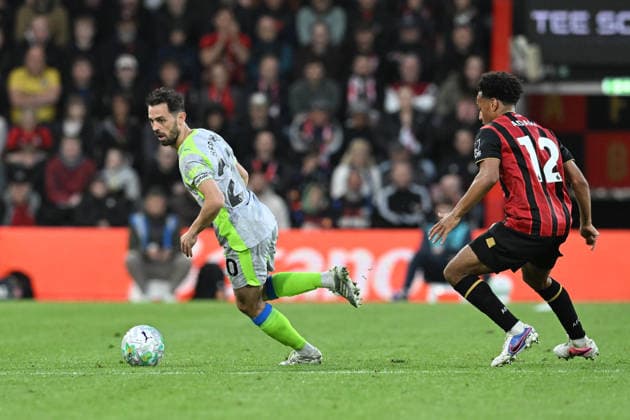 Bournemouth v Manchester City, Premier League Bernardo Silva (20) of Manchester City battles for possession with Tyler Adams (12) of AFC Bournemouth during the Premier League match between Bournemouth and Manchester City at the Vitality Stadium, Bournemouth, UK on 19 May 2026. Bournemouth Vitality Stadium Dorset UK Editorial use only DataCo restrictions apply See www.football-dataco.com , Copyright: xGrahamxHuntx PSI-24285-0322