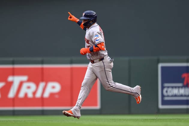 May 19, 2026, Minneapolis, Minnesota, USA: Houston Astros third baseman ISAAC PAREDES (15) celebrates a two-run home run in the first inning during a MLB, Baseball Herren, USA Baseball game between the Houston Astros and the Minnesota Twins at Target Field in Minneapolis, Minnesota on May 19, 2026. The Astros defeated the Twins 2-1. ZUMA Press Wire. Minneapolis USA - ZUMAg254 20260519_zsp_g254_025 Copyright: xStevenxGarciax