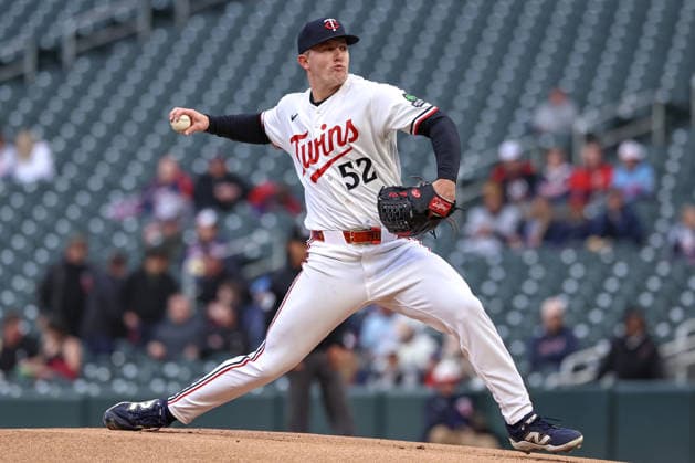 May 19, 2026, Minneapolis, Minnesota, USA: Minnesota Twins starting pitcher ZEBBY MATTHEWS (52) delivers a pitch in the first inning during a MLB, Baseball Herren, USA Baseball game between the Houston Astros and the Minnesota Twins at Target Field in Minneapolis, Minnesota on May 19, 2026. The Astros defeated the Twins 2-1. ZUMA Press Wire. Minneapolis USA - ZUMAg254 20260519_zsp_g254_040 Copyright: xStevenxGarciax