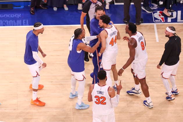 NBA, Basketball Herren, USA East Conference Finals Game 1 - Cleveland Cavaliers at New York Knicks New York Knicks guard Landry Shamet (C) and other teammates react to Shamet scoring a three point basket in overtime during game 1 of the NBA East Conference Finals between the New York Knicks and Cleveland Cavaliers in New York, New York, USA, 19 May 2026. New York NEW YORK United States  Copyright: xSARAHxYENESELx