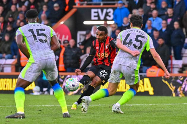 Bournemouth v Manchester City, Premier League Goal 1-0 - Eli Junior Kroupi (22) of AFC Bournemouth scores the opening goal during the Premier League match between Bournemouth and Manchester City at the Vitality Stadium, Bournemouth, UK on 19 May 2026. Bournemouth Vitality Stadium Dorset UK Editorial use only DataCo restrictions apply See www.football-dataco.com , Copyright: xGrahamxHuntx PSI-24285-0369