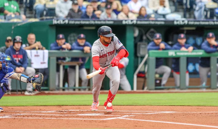 MAY 19, 2026: Boston Red Sox center fielder Ceddanne Rafaela (3) tries to bunt his way to first base in the 1st inning against the Kansas City Royals at Kauffman Stadium in Kansas City, MO. CSM Kansas City United States - ZUMAc04_ 20260519_zma_c04_187 Copyright: xRomanxPunox