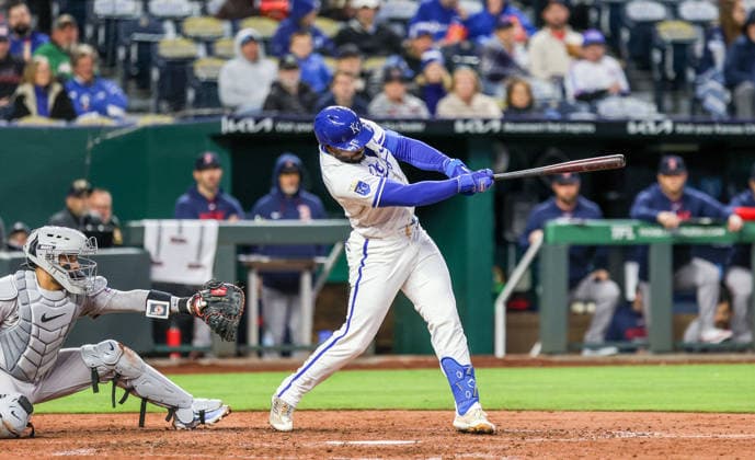 MAY 19, 2026: Kansas City Royals outfielder Starling Marte (0) singles in the 6th inning against the Boston Red Sox at Kauffman Stadium in Kansas City, MO. CSM Kansas City United States - ZUMAc04_ 20260519_zma_c04_229 Copyright: xRomanxPunox