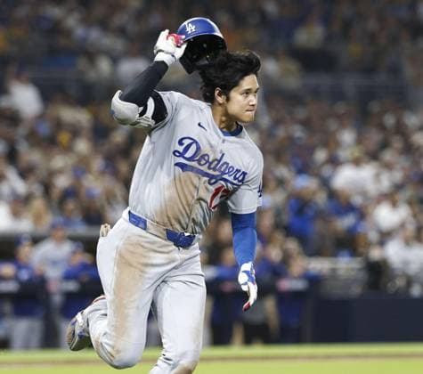 Baseball: Dodgers vs. Padres Los Angeles Dodgers designated hitter Shohei Ohtani throws off his helmet as he rounds the bases after hitting a double during the eighth inning of a baseball game against the San Diego Padres at Petco Park in San Diego, California, on May 19, 2026.  A14AA0005587196P