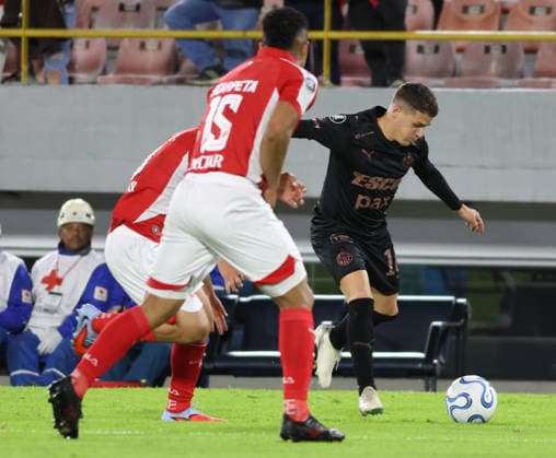 Independiente Santa Fe (COL) Vs Platense - Copa CONMEBOL Libertadores Bautista Merlini of Platense (ARG) controls the ball during matchday 5 of Group E for the 2026 CONMEBOL Libertadores Cup at the Nemesio Camacho El Campin Stadium in Bogota, Colombia. Bogota Colombia  Copyright: xDanielxGarzonxHerazox originalFilename:garzonherazo-independ260519_npizv.jpg