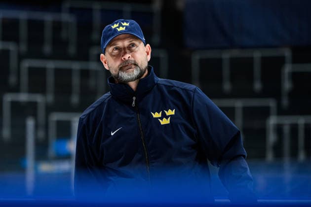 260520 Assistant coach Anders Sörensen of Sweden at a practice session during the 2026 IIHF Ice Hockey World Championship on May 20, 2026 in Fribourg Photo Jesper Zerman BILDBYRAN kod JZ JZ0721 ishockey ice hockey ishockey vm 2026 vm 2026 iihf world championship träning practice sverige sweden day 6 bbeng  Copyright: JESPERxZERMAN BB260520JZ005