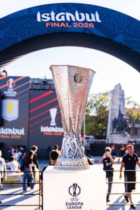 19 05 2026, SC Freiburg vs Aston Villa, UEFA Europa League, Final Matchday 1 Besiktas Square, Besiktas Park, Stadium, Fan festival, Fan Fest, Fans Freiburg Aston Villa, Trophy, Uefa Cup League Trophy, Istanbul 2026 Final Copyright: xBahhoxKarax