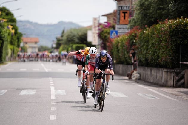 The pack rides during Stage 11 of the Giro d™Italia, from Porcari to Chiavari, Italy, Wednesday, May 20, 2026.  Copyright: xMarcoxAlpozzix xLaPressex