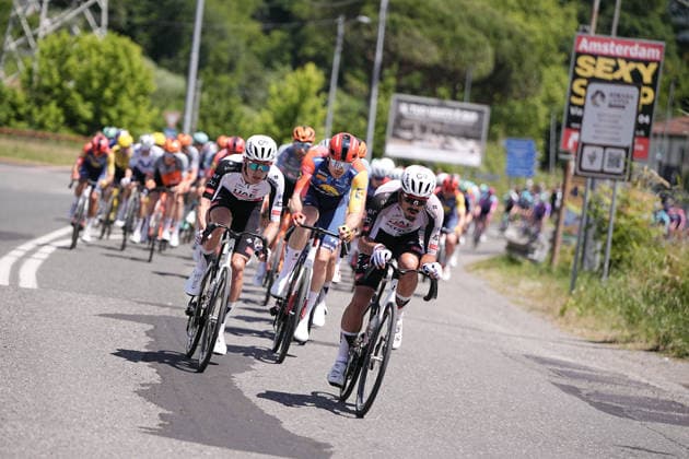 The pack rides during Stage 11 of the Giro d™Italia, from Porcari to Chiavari, Italy, Wednesday, May 20, 2026.  Copyright: xMarcoxAlpozzix xLaPressex