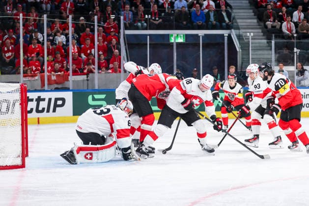Ice hockey, Eishockey - IIHF WC 2026 ZURICH,SWITZERLAND,20.MAY.26 - ICE HOCKEY - IIHF Ice Hockey World Championship, WM, Weltmeisterschaft 2026, group stage, Austria vs Switzerland. Image shows Leonardo Genoni (SUI), Paul Huber (AUT), Sven Jung (SUI), Leon Kolarik (AUT), Theo Rochette (SUI) and Benjamin Nissner (AUT). GEPAxpictures xMaticxKlansek