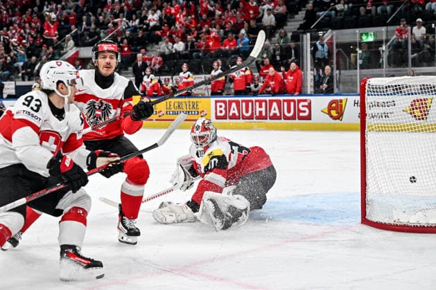 ZURICH, SWITZERLAND MAY 20 Theo Rochette of Switzerland L scores a goal against goalkeeper David Kickert of Austria during the 2026 IIHF Ice Hockey World Championship Switzerland game between Austria and Switzerland at Swiss Life Arena on May 20, 2026 in Zurich, Zurich Zurich Swiss Life Arena Zurich Switzerland Switzerland Copyright: xJustPictures.ch AndreaxBrancax jp-en-EuSpIm-JP7_ANB_Aut_Swi_20052026_6573