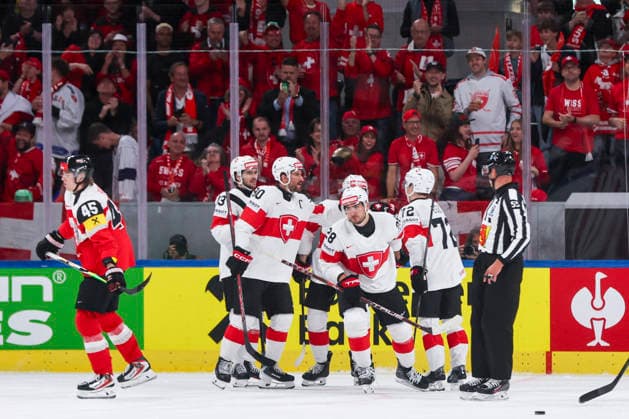 Ice hockey, Eishockey - IIHF WC 2026 ZURICH,SWITZERLAND,20.MAY.26 - ICE HOCKEY - IIHF Ice Hockey World Championship, WM, Weltmeisterschaft 2026, group stage, Austria vs Switzerland. Image shows the disappointment of Gregor Biber (AUT) and the rejoicing of Team SUI.  GEPAxpictures xMaticxKlansek