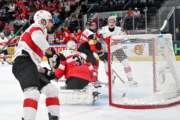 ZURICH, SWITZERLAND MAY 20 Timo Meier of Switzerland L scores a goal against goalkeeper David Kickert of Austria during the 2026 IIHF Ice Hockey World Championship Switzerland game between Austria and Switzerland at Swiss Life Arena on May 20, 2026 in Zurich, Zurich Zurich Swiss Life Arena Zurich Switzerland Switzerland Copyright: xJustPictures.ch AndreaxBrancax jp-en-EuSpIm-JP7_ANB_Aut_Swi_20052026_6789