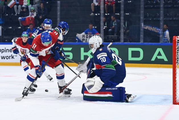 L-R Matyas Melovsky (CZE) and goalkeeper Damian Clara (ITA) in action during the 2026 IIHF World Championship, WM, Weltmeisterschaft Group B, match Czechia vs Italy, Fribourg, Switzerland, on May 20, 2026. (CTKxPhoto RadekxPetrasek) CTKPhotoP2026052007353  CTKPhotoP2026052007353