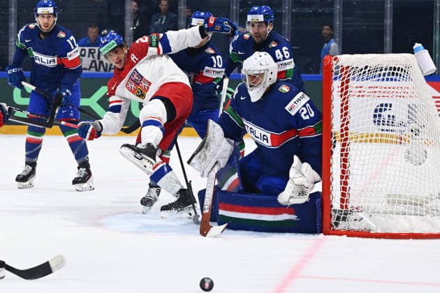 L-R Lukas Sedlak (CZE) and goalkeeper Damian Clara (ITA) in action during the 2026 IIHF World Championship, WM, Weltmeisterschaft Group B, match Czechia vs Italy, Fribourg, Switzerland, on May 20, 2026. (CTKxPhoto RadekxPetrasek) CTKPhotoP2026052007443  CTKPhotoP2026052007443