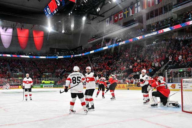 ZURICH, SWITZERLAND MAY 20 Damien Riat of Switzerland R celebrates his goal with Sven Andrighetto of Switzerland L during the 2026 IIHF Ice Hockey World Championship Switzerland game between Austria and Switzerland at Swiss Life Arena on May 20, 2026 in Zurich, Zurich Zurich Swiss Life Arena Zurich Switzerland Copyright: xJustPictures.ch AndreaxBrancax jp-en-EuSpIm-JP7_ANB_Aut_Swi_20052026_6644