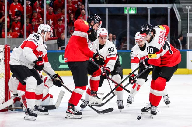 Ice hockey, Eishockey - IIHF WC 2026 ZURICH,SWITZERLAND,20.MAY.26 - ICE HOCKEY - IIHF Ice Hockey World Championship, WM, Weltmeisterschaft 2026, group stage, Austria vs Switzerland. Image shows Janis Moser (SUI), Leon Kolarik (AUT), Theo Rochette (SUI) and Benjamin Nissner (AUT).  GEPAxpictures xMaticxKlansek