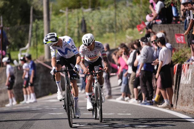 Spain™s Enric Mas Nicolau of Movistar Team and Ecuador™s Manuel Jhonatan Narvaez of UAE Team Emirates XRG during Stage 11 of the Giro d™Italia, from Porcari to Chiavari, Italy, Wednesday, May 20, 2026.  Copyright: xMarcoxAlpozzi LaPressex