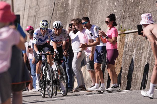 Spain™s Enric Mas Nicolau of Movistar Team and Ecuador™s Manuel Jhonatan Narvaez of UAE Team Emirates XRG during Stage 11 of the Giro d™Italia, from Porcari to Chiavari, Italy, Wednesday, May 20, 2026.  Copyright: xMarcoxAlpozzi LaPressex