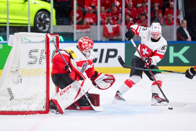 Ice hockey, Eishockey - IIHF WC 2026 ZURICH,SWITZERLAND,20.MAY.26 - ICE HOCKEY - IIHF Ice Hockey World Championship, WM, Weltmeisterschaft 2026, group stage, Austria vs Switzerland. Image shows Florian Vorauer (AUT) and Theo Rochette (SUI).  GEPAxpictures xMaticxKlansek