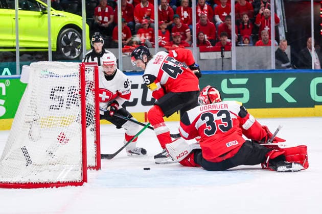 Ice hockey, Eishockey - IIHF WC 2026 ZURICH,SWITZERLAND,20.MAY.26 - ICE HOCKEY - IIHF Ice Hockey World Championship, WM, Weltmeisterschaft 2026, group stage, Austria vs Switzerland. Image shows Sven Andrighetto (SUI), Gregor Biber and Florian Vorauer (AUT).  GEPAxpictures xMaticxKlansek