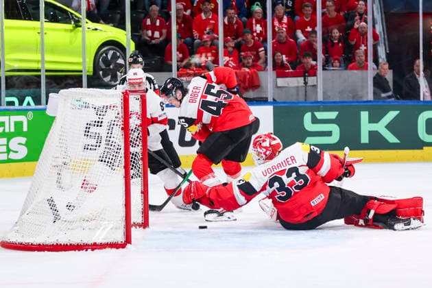 Ice hockey, Eishockey - IIHF WC 2026 ZURICH,SWITZERLAND,20.MAY.26 - ICE HOCKEY - IIHF Ice Hockey World Championship, WM, Weltmeisterschaft 2026, group stage, Austria vs Switzerland. Image shows Sven Andrighetto (SUI), Gregor Biber and Florian Vorauer (AUT).  GEPAxpictures xMaticxKlansek