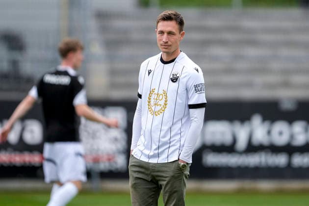Kevin Stotz coach, head coach, SVS , single picture, single photo, action, action, in special jersey 110 years SV Sandhausen SVS , 20 05 2026, Sandhausen Germany , football, anniversary match, SV Sandhausen Eintracht Frankfurt xozx