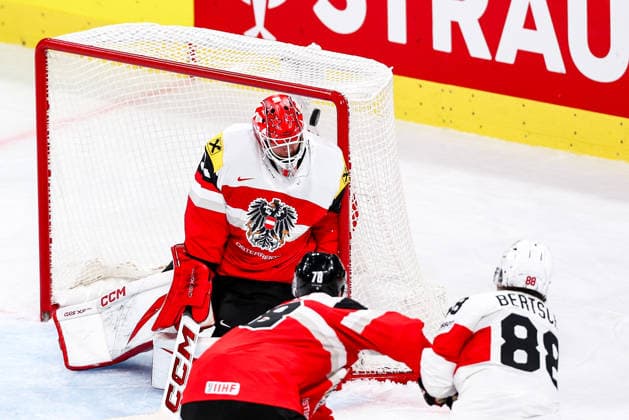 Ice hockey, Eishockey - IIHF WC 2026 ZURICH,SWITZERLAND,20.MAY.26 - ICE HOCKEY - IIHF Ice Hockey World Championship, WM, Weltmeisterschaft 2026, group stage, Austria vs Switzerland. Image shows Florian Vorauer (AUT) and Christoph Bertschy (SUI).  GEPAxpictures xMaticxKlansek