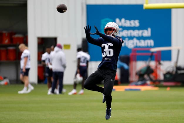 FOXBOROUGH, MA - MAY 09: Kenneth Harris 36 of the New England Patriots eyes a catch during New England Patriots rookie camp on May 9, 2026, at Gillette Stadium in Foxborough, Massachusetts. (Photo by Fred Kfoury III Icon Sportswire) NFL, American Football Herren, USA MAY 09 New England Patriots Workout EDITORIAL USE ONLY Icon482260509058