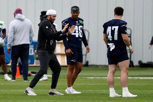 FOXBOROUGH, MA - MAY 09: New England Patriots special teams coordinator Jeremy Springer demonstrates for Namdi Obiazor 48 of the New England Patriots and Jordan Kwiatkowski 47 of the New England Patriots during New England Patriots rookie camp on May 9, 2026, at Gillette Stadium in Foxborough, Massachusetts. (Photo by Fred Kfoury III Icon Sportswire) NFL, American Football Herren, USA MAY 09 New England Patriots Workout EDITORIAL USE ONLY Icon482260509065