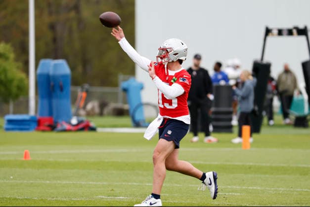 FOXBOROUGH, MA - MAY 09: Behren Morton 15 of the New England Patriots throws a pass during New England Patriots rookie camp on May 9, 2026, at Gillette Stadium in Foxborough, Massachusetts. (Photo by Fred Kfoury III Icon Sportswire) NFL, American Football Herren, USA MAY 09 New England Patriots Workout EDITORIAL USE ONLY Icon482260509078