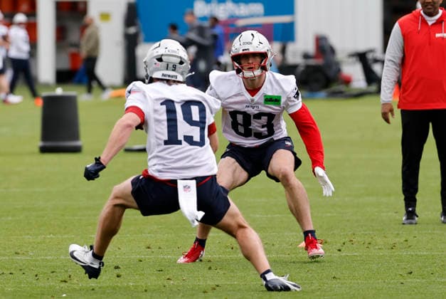 FOXBOROUGH, MA - MAY 09: Kyle Dixon 83 of the New England Patriots and Jimmy Kibble 19 of the New England Patriots in a drill during New England Patriots rookie camp on May 9, 2026, at Gillette Stadium in Foxborough, Massachusetts. (Photo by Fred Kfoury III Icon Sportswire) NFL, American Football Herren, USA MAY 09 New England Patriots Workout EDITORIAL USE ONLY Icon482260509092