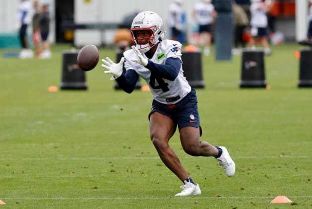 FOXBOROUGH, MA - MAY 09: JhaÕQuan Jackson 4 of the New England Patriots grabs a pass during New England Patriots rookie camp on May 9, 2026, at Gillette Stadium in Foxborough, Massachusetts. (Photo by Fred Kfoury III Icon Sportswire) NFL, American Football Herren, USA MAY 09 New England Patriots Workout EDITORIAL USE ONLY Icon482260509093
