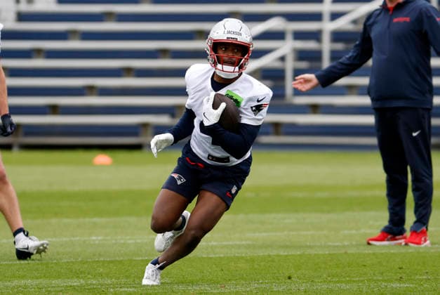 FOXBOROUGH, MA - MAY 09: JhaÕQuan Jackson 4 of the New England Patriots carries during New England Patriots rookie camp on May 9, 2026, at Gillette Stadium in Foxborough, Massachusetts. (Photo by Fred Kfoury III Icon Sportswire) NFL, American Football Herren, USA MAY 09 New England Patriots Workout EDITORIAL USE ONLY Icon482260509099
