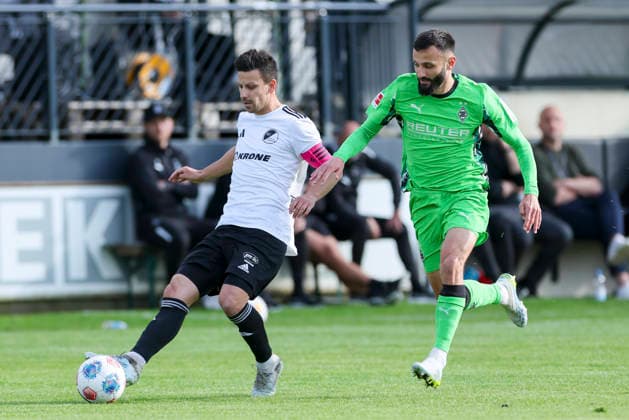 Janik Jesgarzewski SC Spelle Venhaus and Franck Honorat Borussia Moenchengladbach battle for the ball, Friendly match, SC Spelle Venhaus v Borussia Moenchengladbach, Getraenke Hoffmann Stadion on May 20, 2026 in Spelle, Germany Photo by Marco Steinbrenner DeFodi Images Janik Jesgarzewski SC Spelle Venhaus and Franck Honorat Borussia Moenchengladbach battle for the ball, Friendly match, SC Spelle Venhaus v Borussia Moenchengladbach, Getraenke Hoffmann Stadion, May 20, 2026 in Spelle, Germany Photo by Marco Steinbrenner DeFodi Images