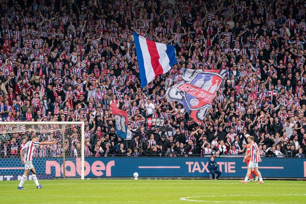 2026-05-20 Willem II v FC Volendam - Dutch Keuken Kampioen Divisie Play-Offs TILBURG, NETHERLANDS - MAY 20: fans of Willem II with flags during the Dutch Keuken Kampioen Divisie Play-Offs match between Willem II and FC Volendam at Koning Willem II Stadion on May 20, 2026 in Tilburg, Netherlands. Tilburg Koning Willem II Stadion Netherlands Content not available for redistribution in The Netherlands directly or indirectly through any third parties. Copyright: xGabrielxCalvinoxAlonsox
