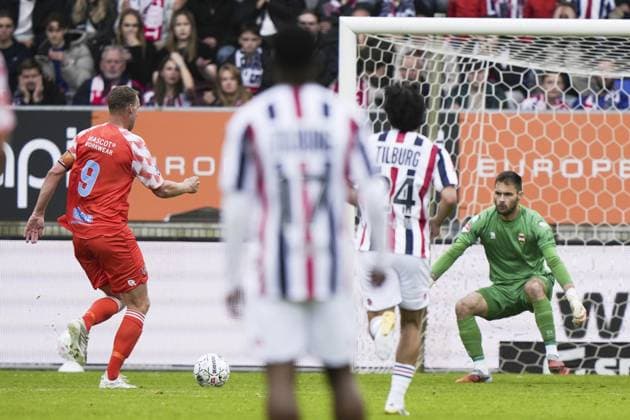 TILBURG - Henk Veerman of FC Volendam scores the 0-2 during the promotion relegation play-off final match between Willem II and FC Volendam at the Koning Willem II Stadion on May 20, 2026, in Tilburg, the Netherlands. TOBIAS KLEUVER ANP Play-offs Promotion Relegation - FINAL 2025-2026 xVIxANPxSportx xxANPxIVx 558868008 originalFilename: 558868008.jpg