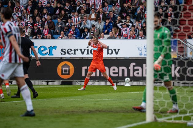 2026-05-20 Willem II v FC Volendam - Dutch Keuken Kampioen Divisie Play-Offs TILBURG, NETHERLANDS - MAY 20: Henk Veerman of FC Volendam celebrates the second goal during the Dutch Keuken Kampioen Divisie Play-Offs match between Willem II and FC Volendam at Koning Willem II Stadion on May 20, 2026 in Tilburg, Netherlands. Tilburg Koning Willem II Stadion Netherlands Content not available for redistribution in The Netherlands directly or indirectly through any third parties. Copyright: xGabrielxCalvinoxAlonsox