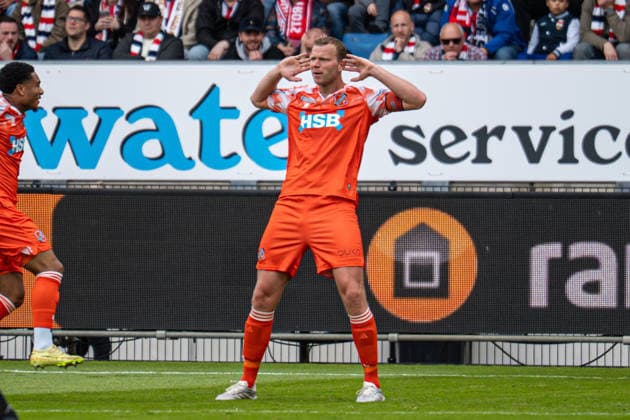 2026-05-20 Willem II v FC Volendam - Dutch Keuken Kampioen Divisie Play-Offs TILBURG, NETHERLANDS - MAY 20: Henk Veerman of FC Volendam celebrates the second goal during the Dutch Keuken Kampioen Divisie Play-Offs match between Willem II and FC Volendam at Koning Willem II Stadion on May 20, 2026 in Tilburg, Netherlands. Tilburg Koning Willem II Stadion Netherlands Content not available for redistribution in The Netherlands directly or indirectly through any third parties. Copyright: xGabrielxCalvinoxAlonsox