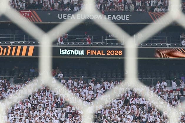 20 05 2026, xrekx, Football Europa League Final 2026, SC Freiburg Aston Villa v l SC Freiburg Fans ,atmosphere, scarves, Ultras, spectators, visitors, choreo, choreography, atmosphere, scarves, spectators, visitors symbol photo, symbol image, symbol stadium, symbolic photo, symbolic image, symbolic stadium DFL DFB REGULATIONS PROHIBIT ANY USE OF PHOTOGRAPHS as IMAGE SEQUENCES and or QUASI VIDEO Istanbul