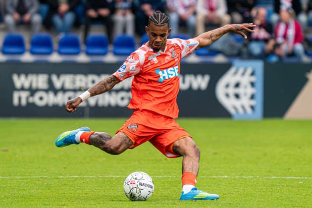 2026-05-20 Willem II v FC Volendam - Dutch Keuken Kampioen Divisie Play-Offs TILBURG, NETHERLANDS - MAY 20: Juninho Bacuna of FC Volendam shoots during the Dutch Keuken Kampioen Divisie Play-Offs match between Willem II and FC Volendam at Koning Willem II Stadion on May 20, 2026 in Tilburg, Netherlands. Tilburg Koning Willem II Stadion Netherlands Content not available for redistribution in The Netherlands directly or indirectly through any third parties. Copyright: xGabrielxCalvinoxAlonsox