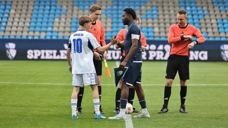 Final U19 Westfalenpokal VfL Bochum FC Schalke 04 FOR EDITORIAL PURPOSES ONLY p lr Luca Franjo Vozar FC Schalke 04 and Ruben Schneider VfL Bochum at the U19 Westfalenpokal Final between VfL Bochum and FC Schalke 04 on May 20, 2026 at Vonovia Ruhrstadion in Bochum Germany Nordrhein Westfalen Bochum Copyright ChristofxKöpsel Copyright: ChristofxKöpsel doc85xim3luqp17a2kbxrw ,EDITORIAL USE ONLY Copyright: ChristofxKöpsel