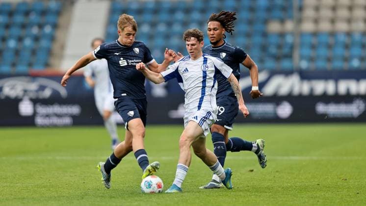 Final U19 Westfalenpokal VfL Bochum FC Schalke 04 FOR EDITORIAL PURPOSES ONLY p lr Lasse Isbruch VfL Bochum in a duel with Jonas Zgorecki FC Schalke 04 during the U19 Westfalenpokal Final between VfL Bochum and FC Schalke 04 on May 20, 2026 at Vonovia Ruhrstadion in Bochum Germany Nordrhein Westfalen Bochum Copyright ChristofxKöpsel Copyright: ChristofxKöpsel doc85xin1jeh051jf9s3x2e ,EDITORIAL USE ONLY Copyright: ChristofxKöpsel